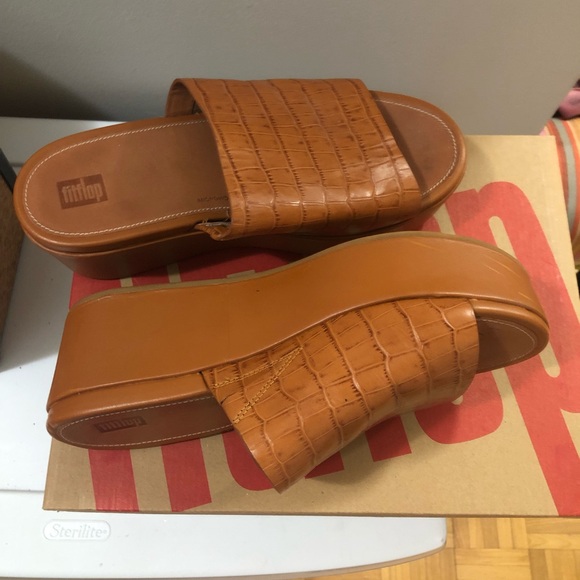 FitFlop tan leather slip ons! Bundle!$! - Picture 8 of 10